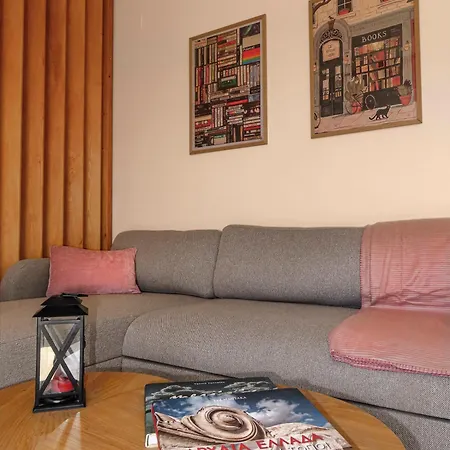 Sophia's Loft - Cozy Nest In דירה